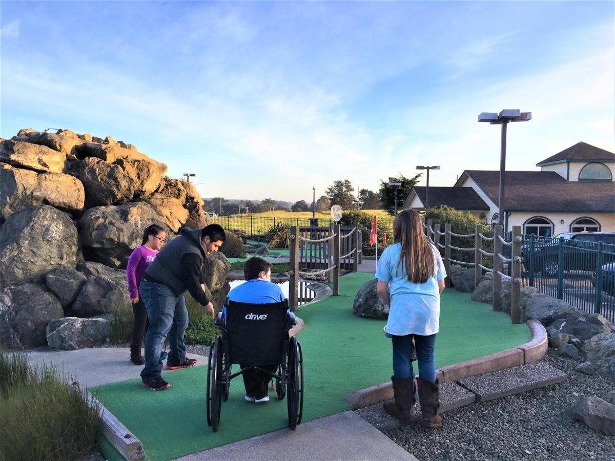 Emerald Dolphin Inn & Mini Golf Fort Bragg Eksteriør billede
