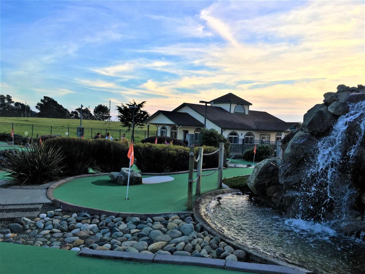 Emerald Dolphin Inn & Mini Golf Fort Bragg Eksteriør billede