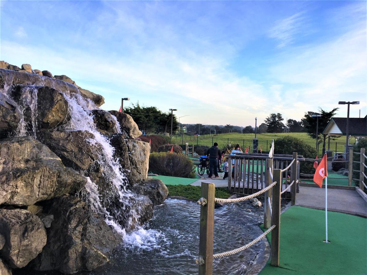 Emerald Dolphin Inn & Mini Golf Fort Bragg Eksteriør billede